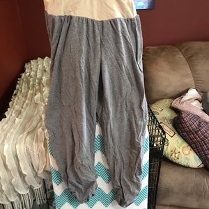 Maternity gray leggings cropped